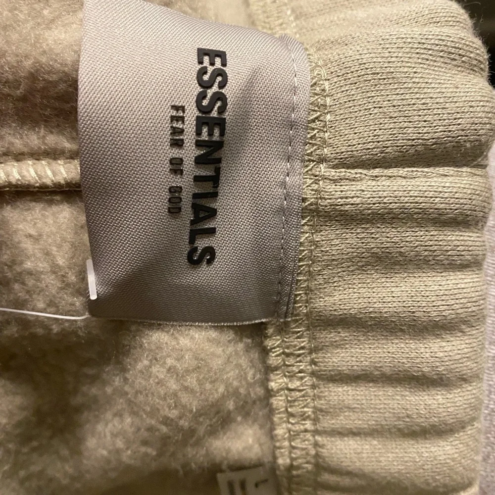 FOG-Fear Of God Essentials sweatpants pistachio